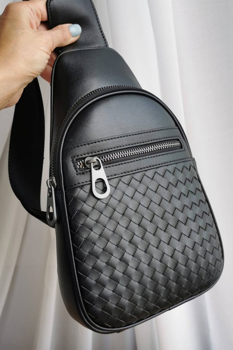 Bottega Veneta Кожаная чёрная сумка 28x18 см