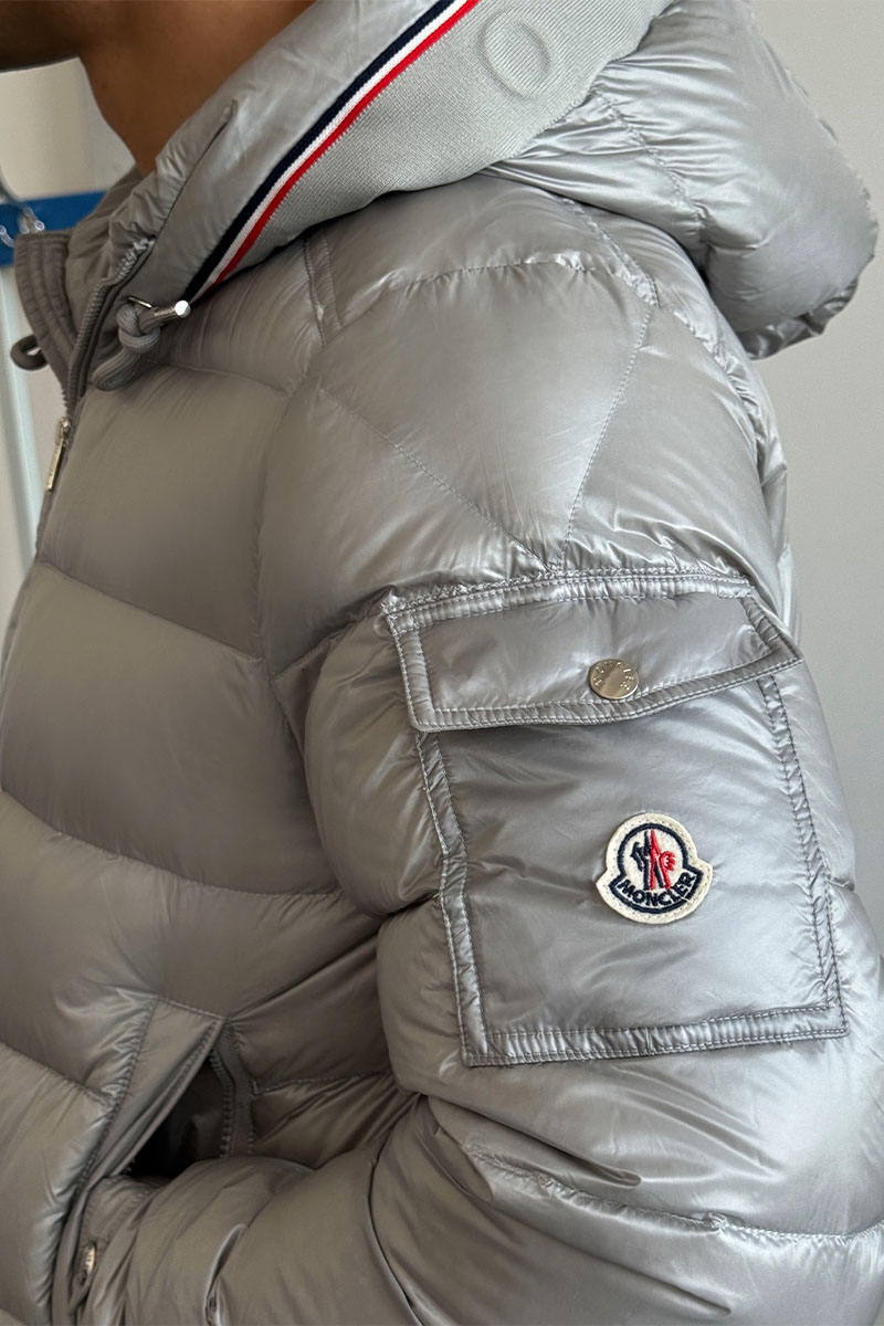 Moncler Мужской серый пуховик Pavin
