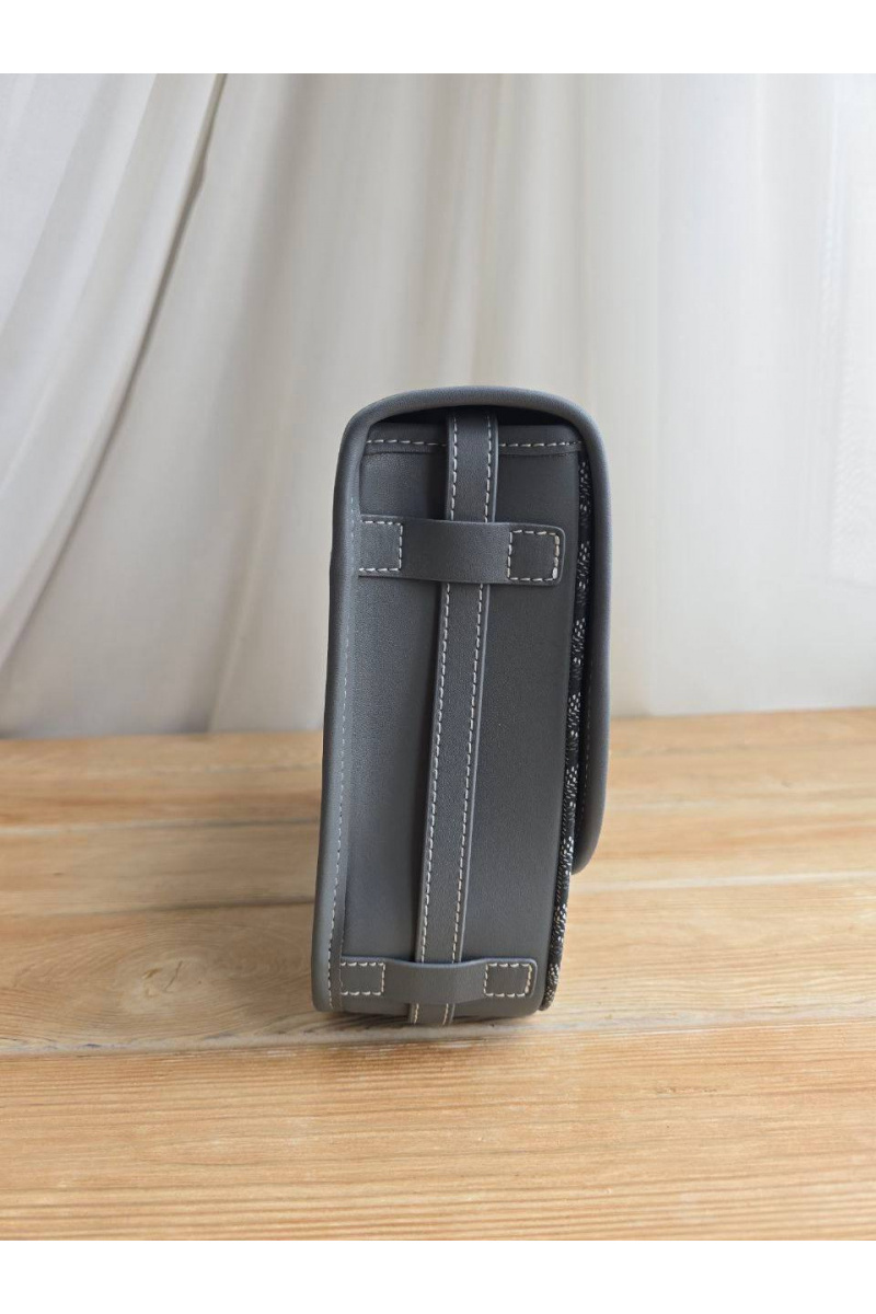 Designer Clothing Кожаная сумка Goyard Belvedere MM 27x21 см