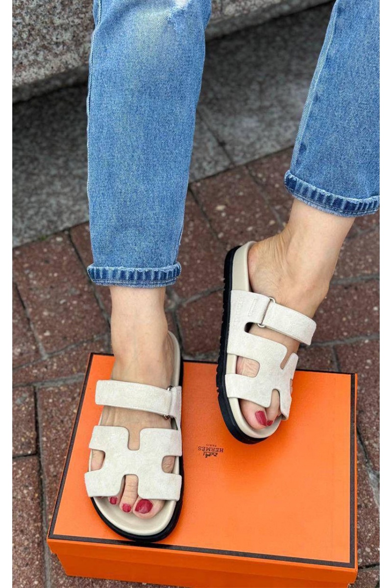 Hermes Женские замшевые сандалии Chypre - Beige / Black