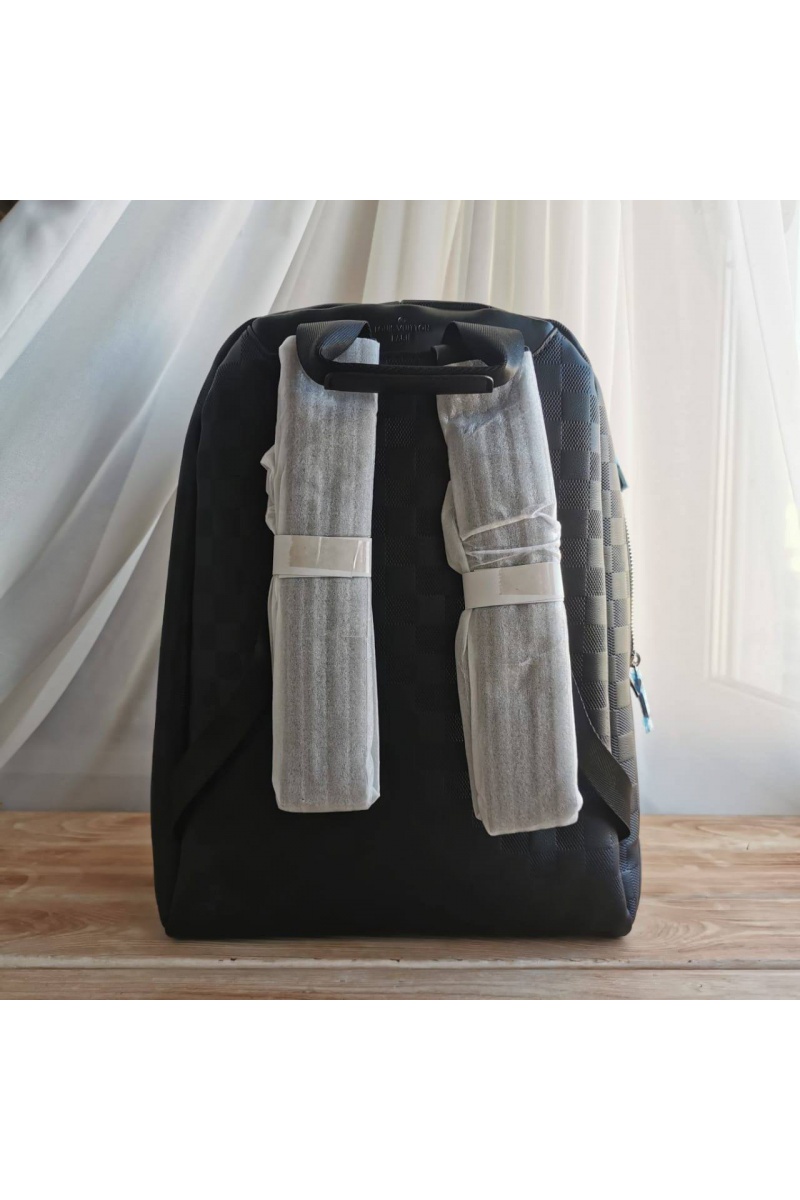 Lоuis Vuittоn Кожаный рюкзак Damier Infini 40x30x13 см