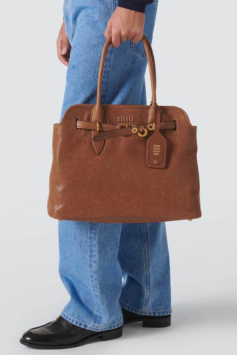 MIU MIU Женская кожаная сумка Aventure nappa 42x29 см - Brown
