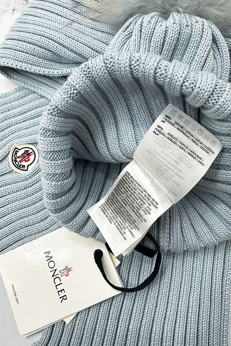 Moncler Комплект из шапки и шарфа голубого цвета logo-patch