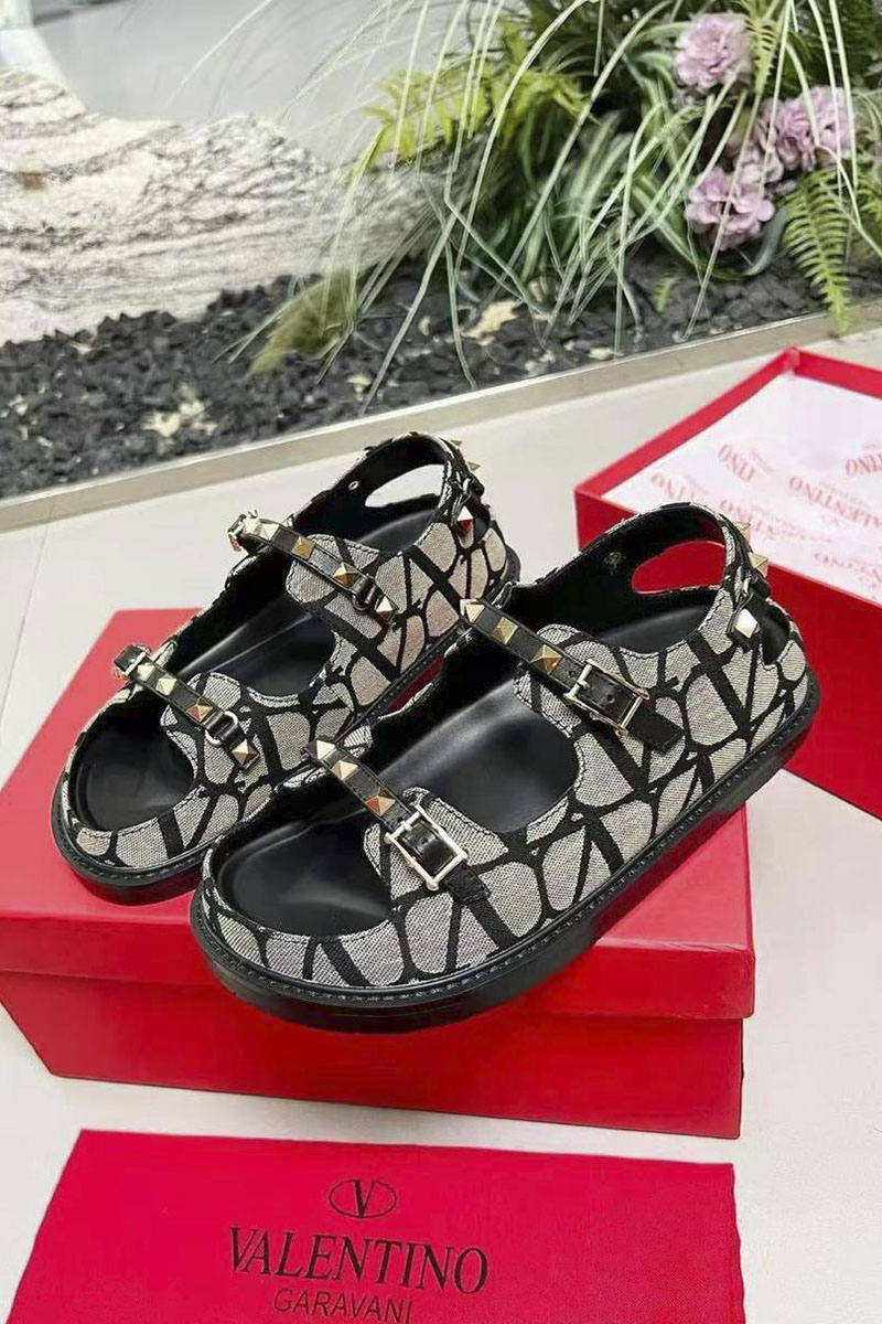 Valentino Женские кожаные сандалии Rockstud