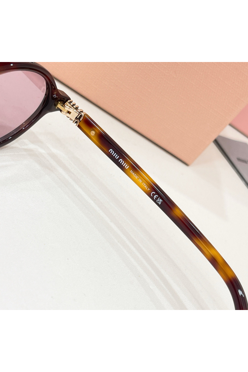 MIU MIU Солнцезащитные очки с леопардовой оправой