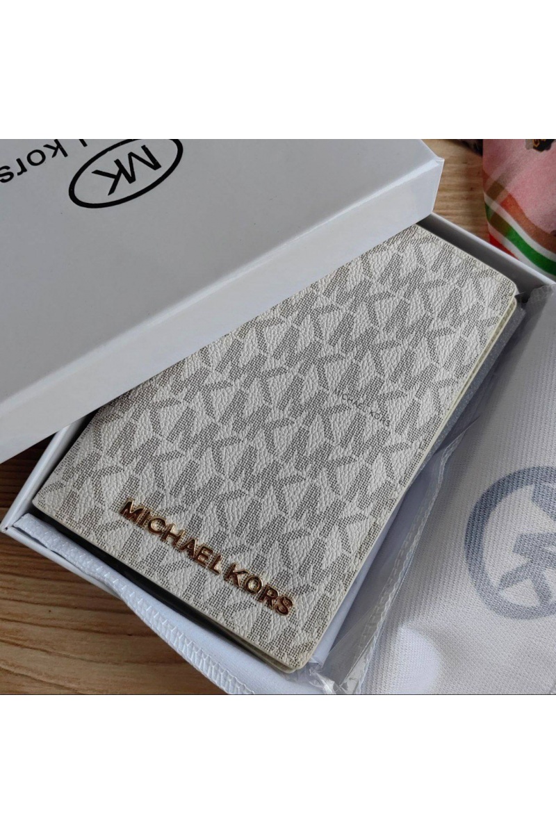 Michael Kors Кожаная обложка на паспорт 14х10 см