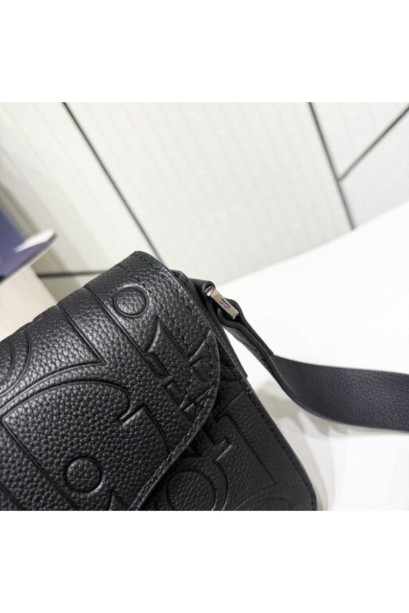 Dior Кожаная сумка Saddle Messenger Premium 23x17.5x6 см