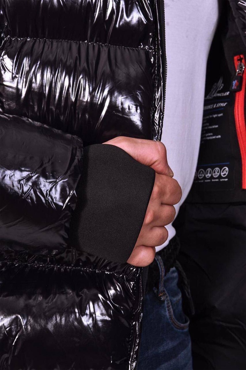Moncler Утеплённая брендовая парка чёрного цвета