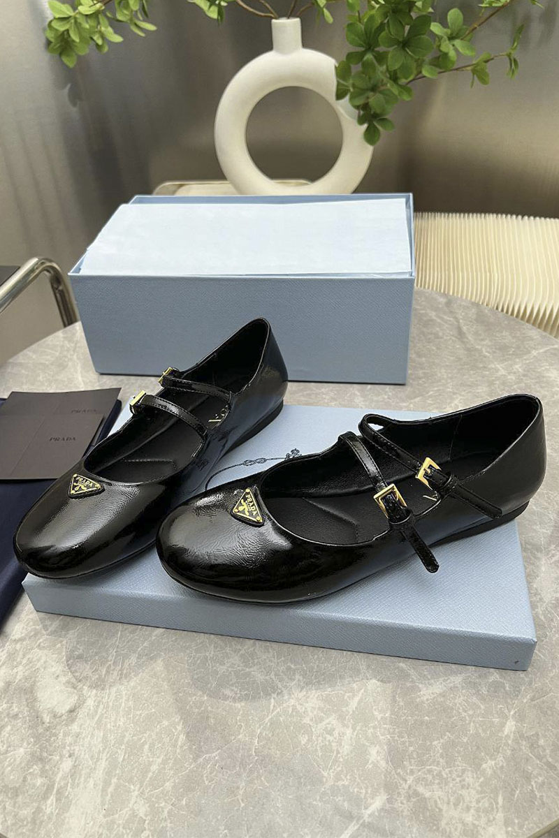 Prada Женские кожаные балетки Naplak чёрного цвета