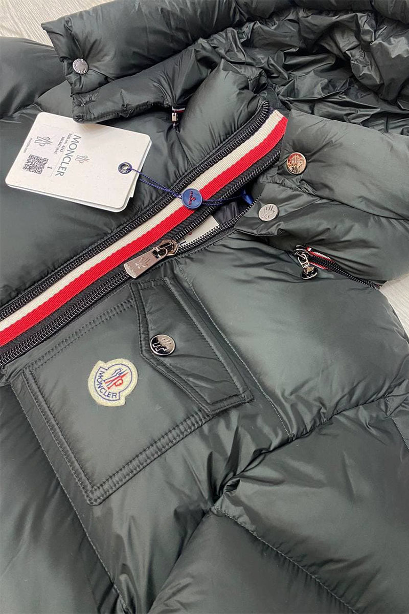 Moncler Мужской пуховик тёмно-зелёного цвета