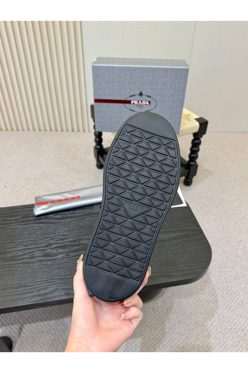 Prada Комбинированные кроссовки logo-plaque - Black