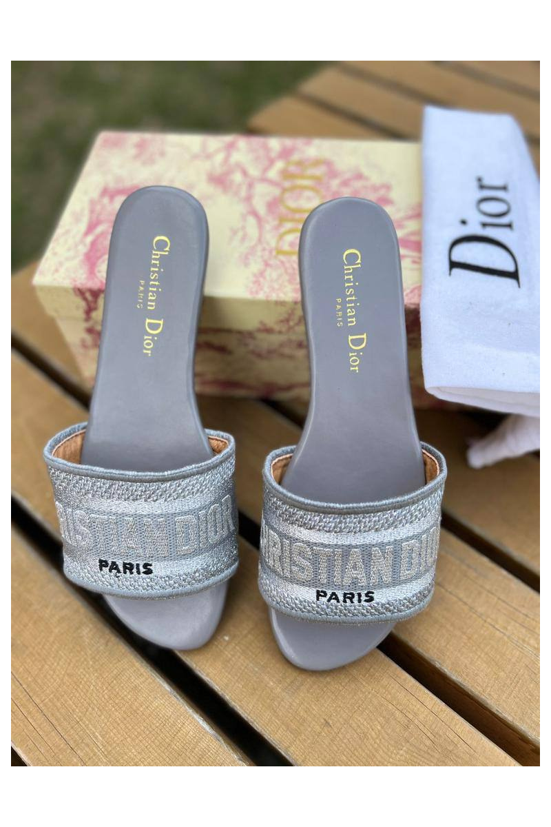Dior Женские шлепанцы Dway Slide Embroidered Cotton