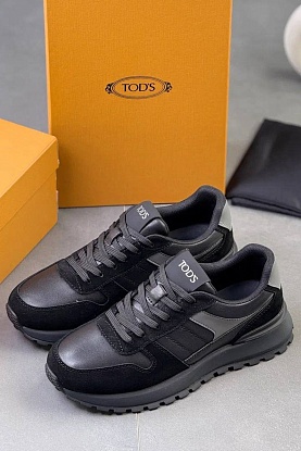 Мужские кроссовки чёрного цвета