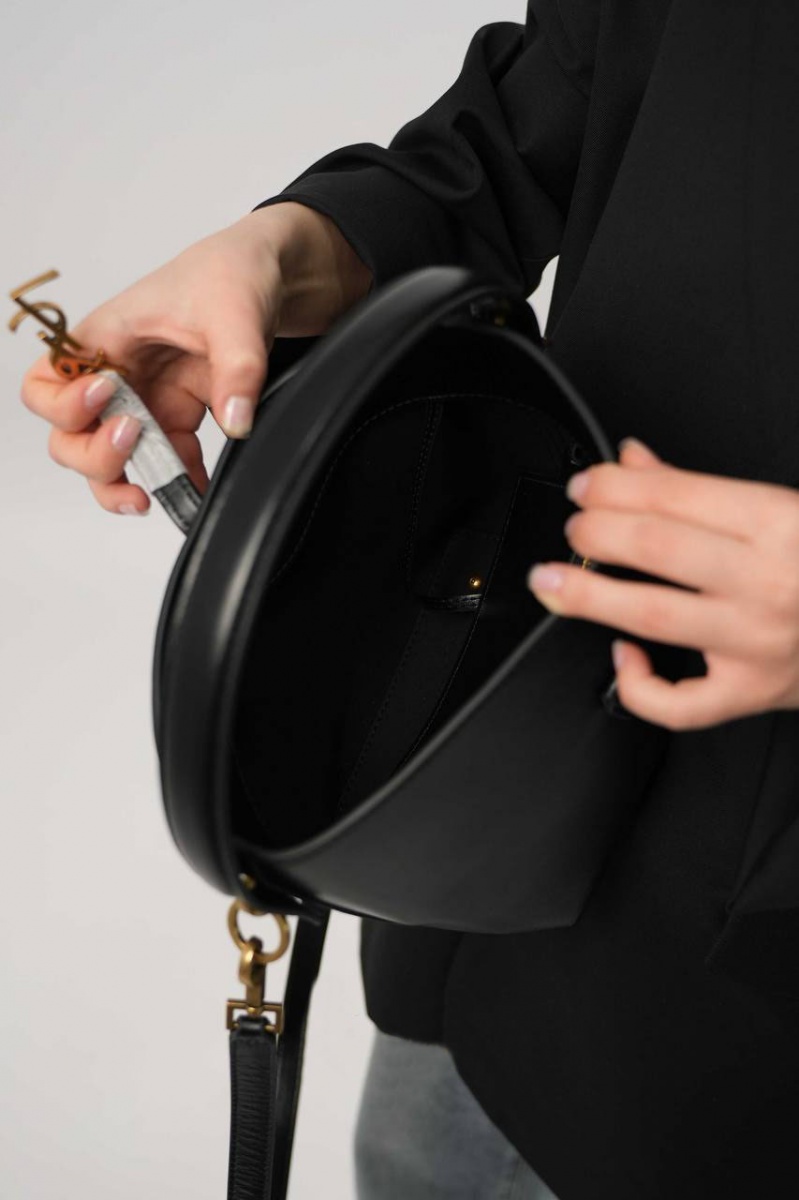 Yves Saint Laurent Кожаная сумка Le 37 bucket bag 25x25 см