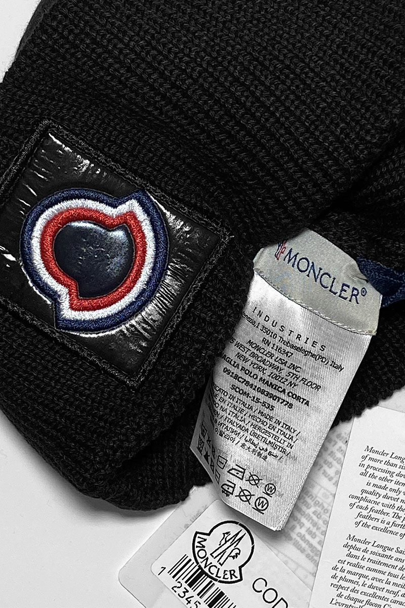 Moncler Брендовая шапка чёрного цвета