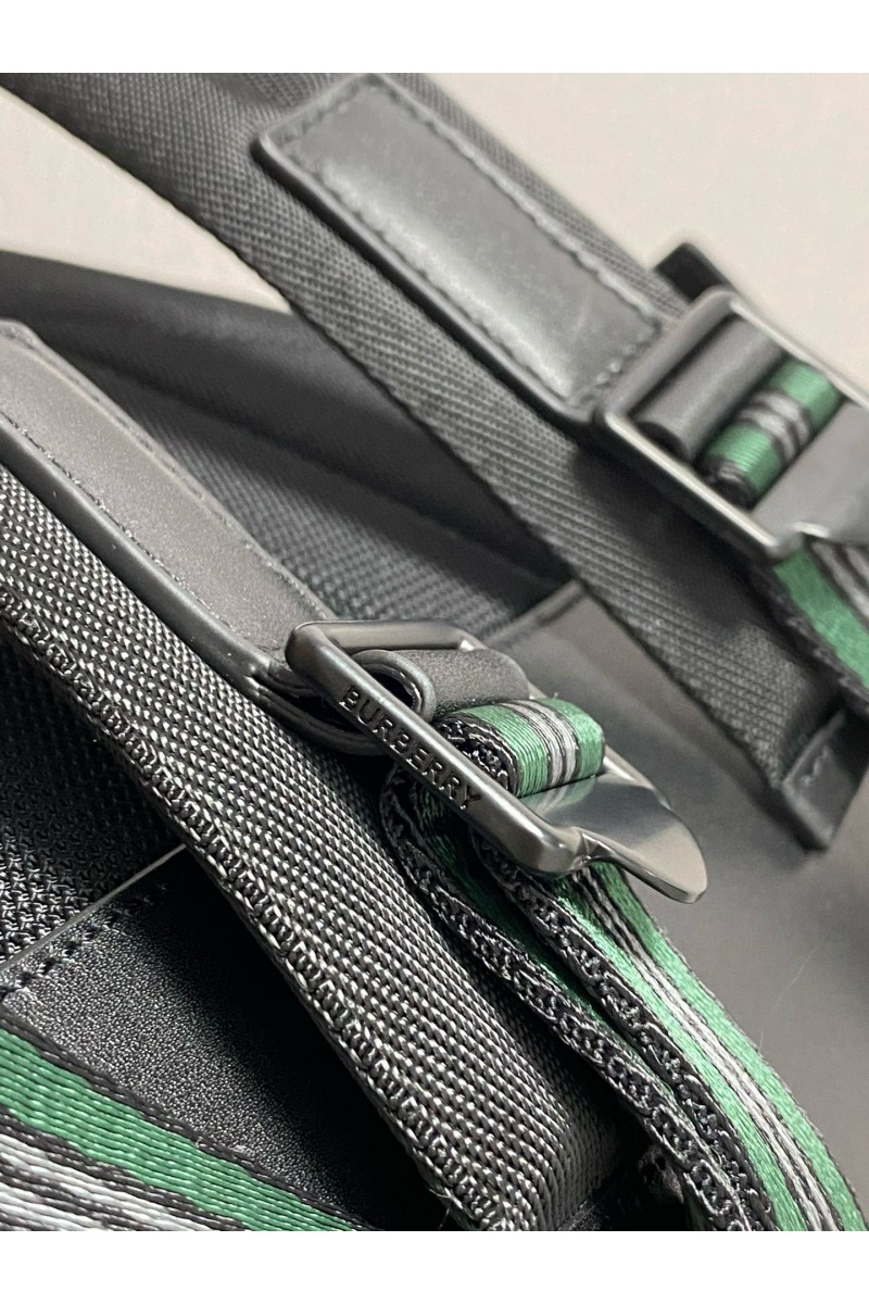 Burberry Рюкзак зелёного цвета TB Monogram Premium 30.5x14.5x42.5 см