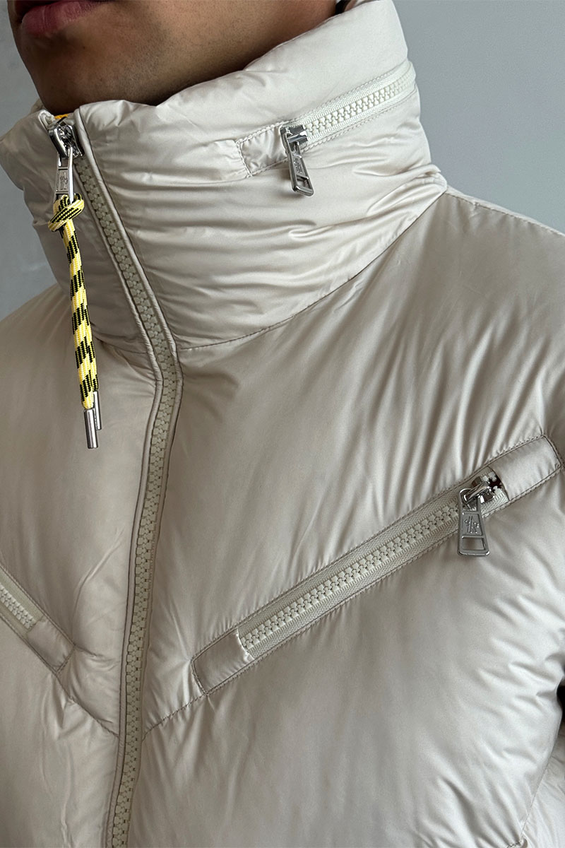 Moncler Мужской бежевый пуховик Katmai 