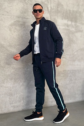 Тёмно-синий спортивный костюм 