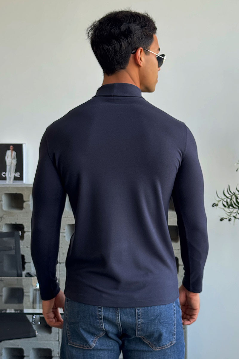 Moncler Утеплённая водолазка тёмно-синего цвета 