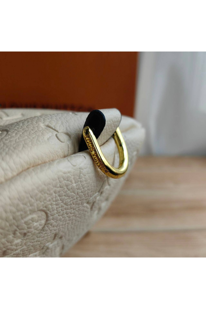 Lоuis Vuittоn Кожаная сумка на пояс Monogram Embossed 28x14 см