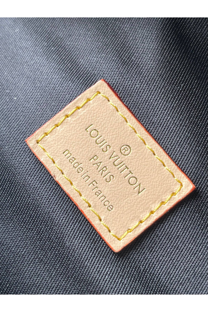 Lоuis Vuittоn Кожаная сумка на пояс Bumbag Monogram Premium 37x14x13 см