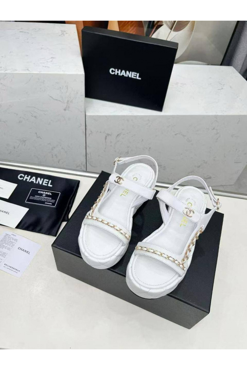 Chаnеl Женские кожаные сандалии белого цвета 