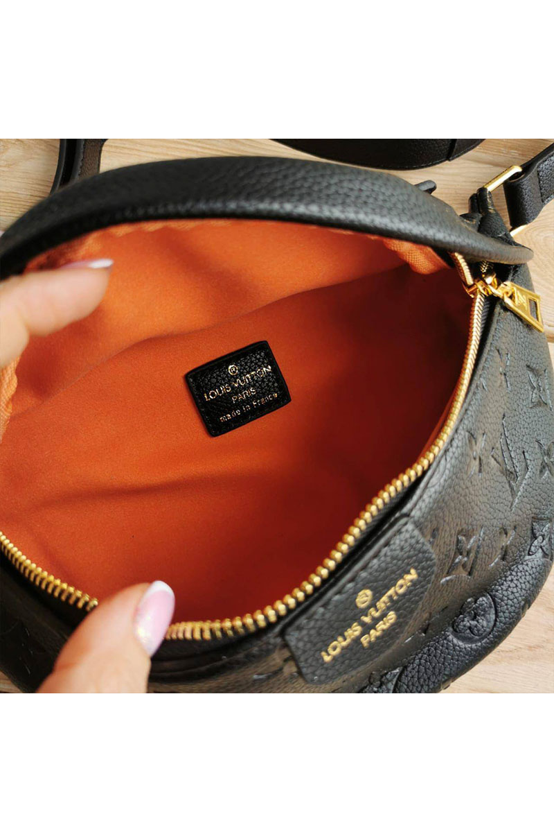 Lоuis Vuittоn Кожаная сумка на пояс Monogram All-over 23x16x10 см