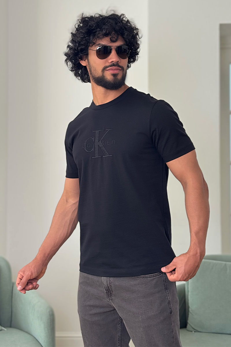 Calvin Klein Футболка чёрного цвета embroidered-logo